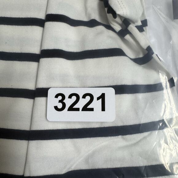 madden girl Long Sleeve Pocket Tee with Embroidery Patch Junior's Size Large - Picture 8 of 8